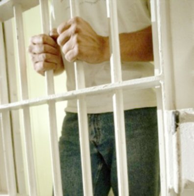 Fostul angajat al Penitenciarului Poarta Albă rămâne în arest